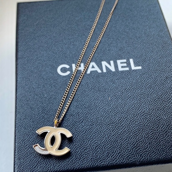 Chanel CC White Enamel Pendant Necklace - Picture 4 of 6